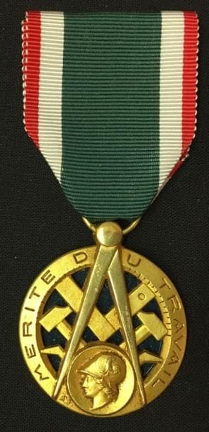 Ordre du Mérite du Travail, fondé en 1957,...