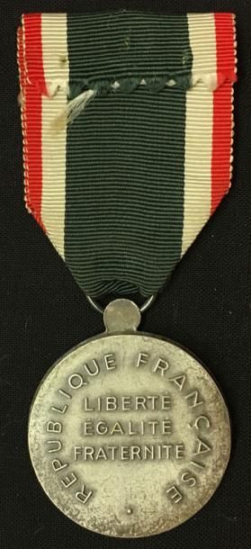 Ordre du Mérite du Travail, insigne de chevalier...
