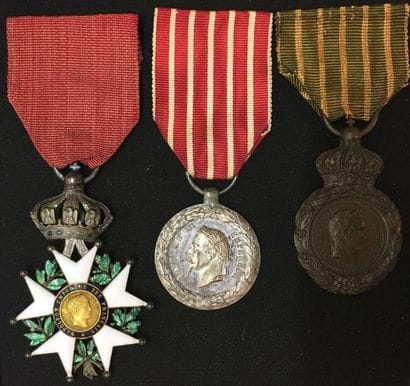 Lot de trois: une étoile de chevalier de...
