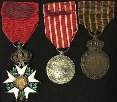 Lot de trois: une étoile de chevalier de...