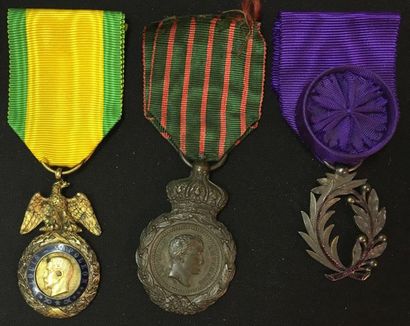 Lot de trois: une Médaille militaire en argent...