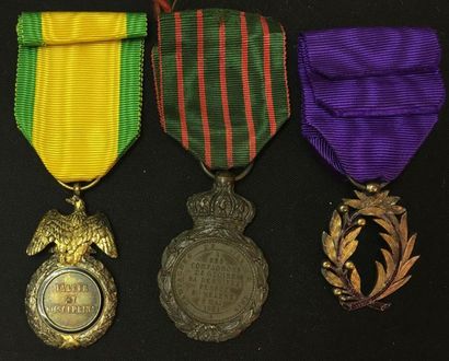 Lot de trois: une Médaille militaire en argent...