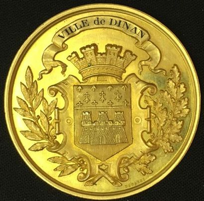 * Médaille d'or de la Ville de Dinan, par...