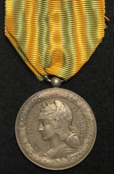 * Médaille du Tonkin, 1883-1885, par Daniel
Dupuis...