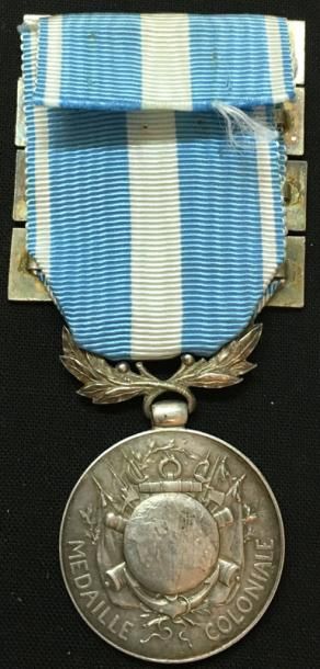 * Médaille coloniale en argent, premier type...