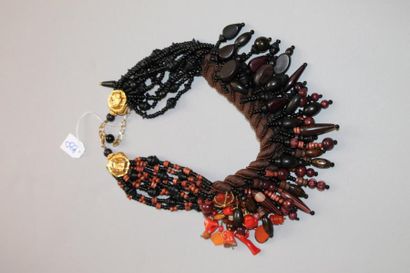 Maison FABRICE
Un collier en bois perle de...