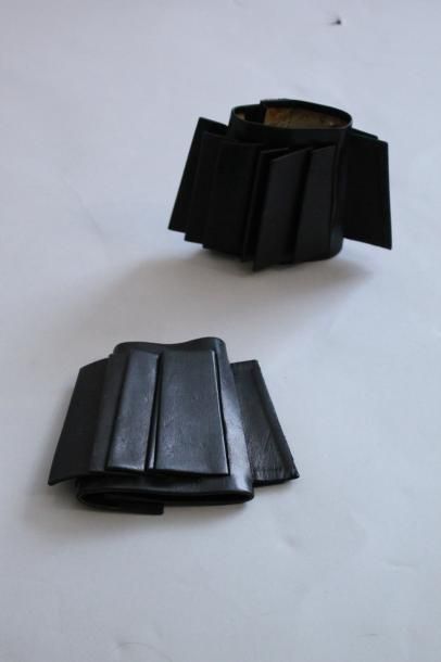 ASTUGUEVIEILLE (1979-1999)
Paire de manchettes...