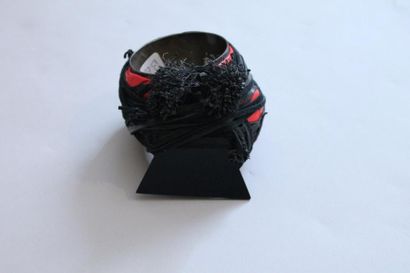 ASTUGUEVIEILLE (1979-1999)
Un bracelet en...