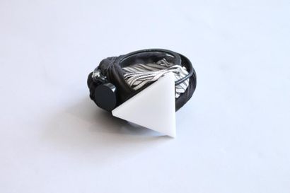 ASTUGUEVIEILLE (1979-1999)
Bracelet en plexiglas,...