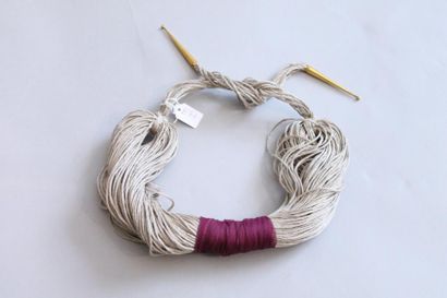 ASTUGUEVIEILLE (1979-1999)
Un collier écheveau...