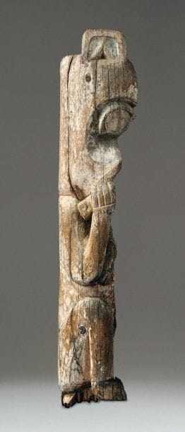 - FIGURE DE GARDIEN TSIMSHIAN mât commémoratif...