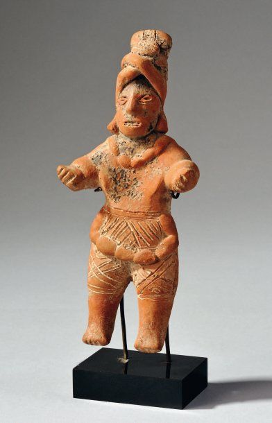 - SHAMAN AVEC PAGNE ET COLLIER attestant...