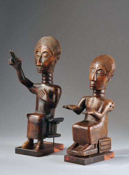 - INTÉRESSANTE PAIRE DE STATUETTES COMMÉ-...