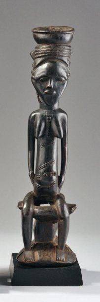 - STATUETTE ANTHROPOMORPHE elle présente...