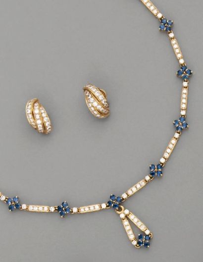 Collier en or jaune articulé de bâtonnets...