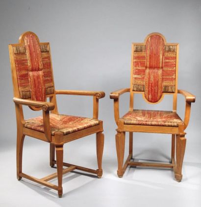 Dans le goût d'ARBUS
Paire de grands fauteuils...