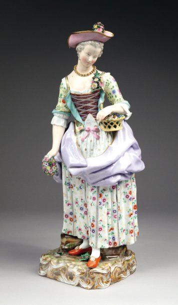 Grande figurine en porcelaine de Saxe représentant...