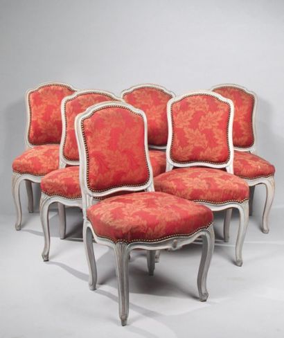 Suite de six chaises à la reine en bois mouluré...