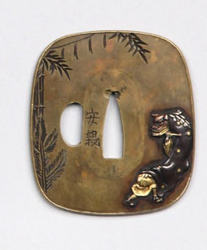 Tsuba nadekaku gata en sentoku décorée en...