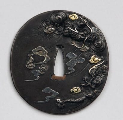 Tsuba nagamaru gata sans hitsu, en fer, décorée...