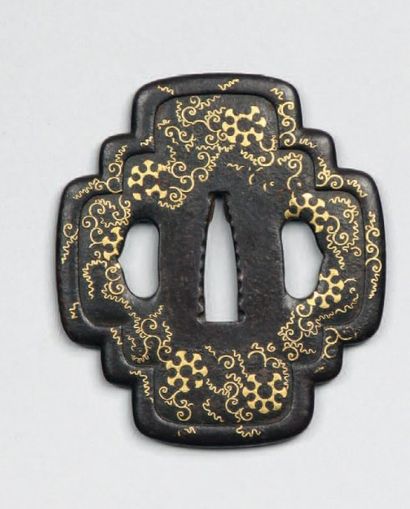 Tsuba mokko gata en fer décorée de roues...
