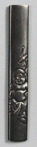Kozuka en shakudo décoré de Hotei tenant...