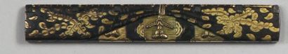 Kozuka en shakudo décoré avec rehauts or...