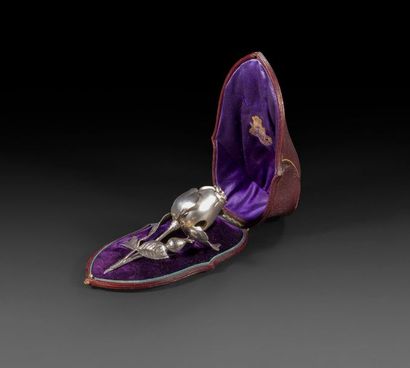 LONDON 1881

Silver pomander in its case...