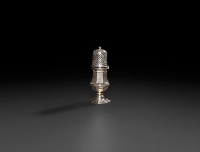 FRANCE CIRCA 1735 - 1750

Bronze sprinkler...