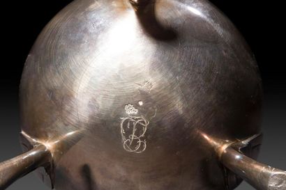 PARIS 1776 - 1777

Silver tripod chocolate...