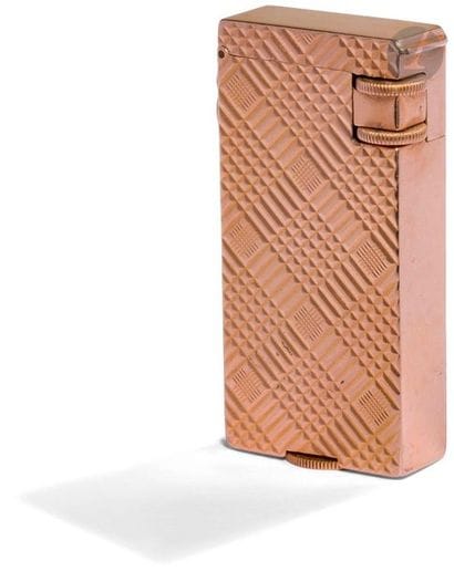 BOUCHERON Paris. Petrol lighter in yellow...