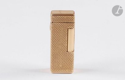 BOUCHERON Paris. Gas lighter in yellow gold...