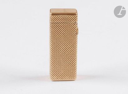 BOUCHERON Paris. Gas lighter in yellow gold...