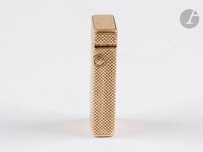 BOUCHERON Paris. Gas lighter in yellow gold...