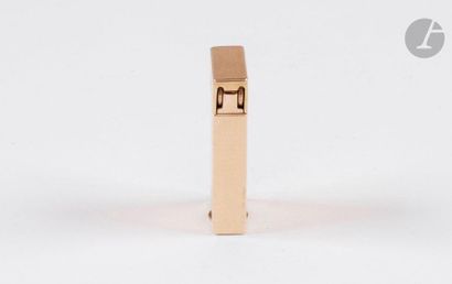 BOUCHERON Paris. Petrol lighter in yellow...