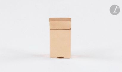 BOUCHERON Paris. Petrol lighter in yellow...