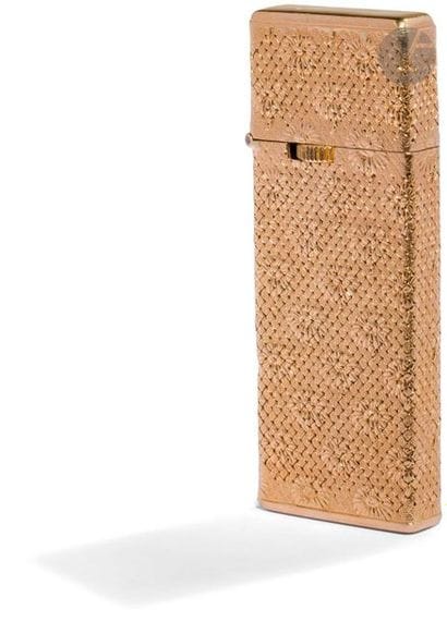 CORKER. Gas lighter in yellow gold 750/00....