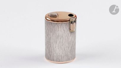 BOUCHERON Paris. Table gas lighter in silver...