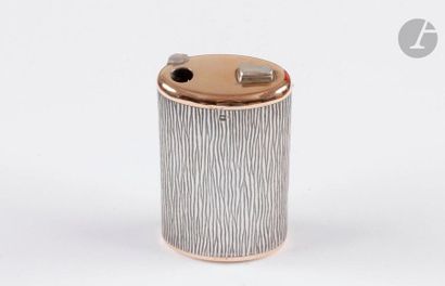 BOUCHERON Paris. Table gas lighter in silver...