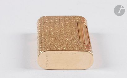 VAN CLEEF & ARPELS. Petrol lighter in yellow...