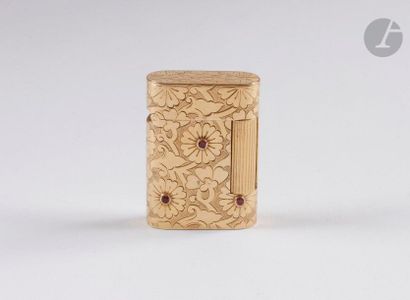 VAN CLEEF & ARPELS. Petrol lighter in yellow...