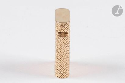 VAN CLEEF & ARPELS. Petrol lighter in yellow...