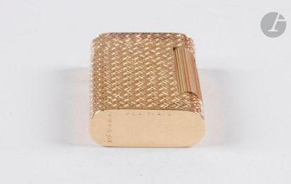 VAN CLEEF & ARPELS. Petrol lighter in yellow...