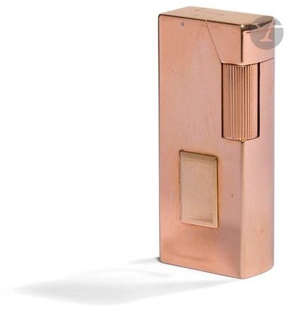 DUNHILL Paris. Gas lighter in yellow gold...