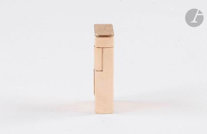 DUNHILL Paris. Gas lighter in yellow gold...