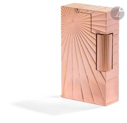 DUNHILL Paris. Gasoline lighter in yellow...