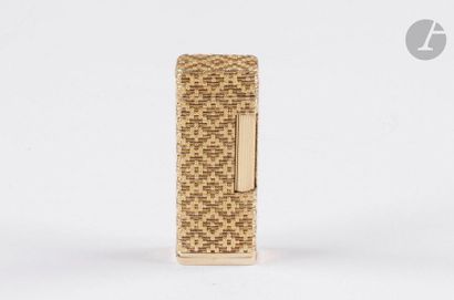 DUNHILL. Gas lighter in yellow gold 750 0/00....
