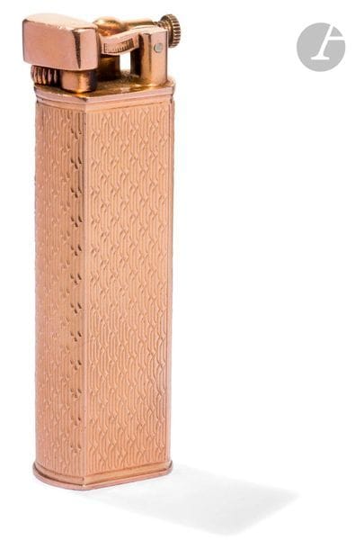 DUNHILL Paris. Lighter Unique model in gilded...