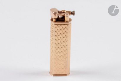 DUNHILL Paris. Lighter Unique model in gilded...