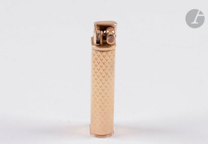 DUNHILL Paris. Lighter Unique model in gilded...